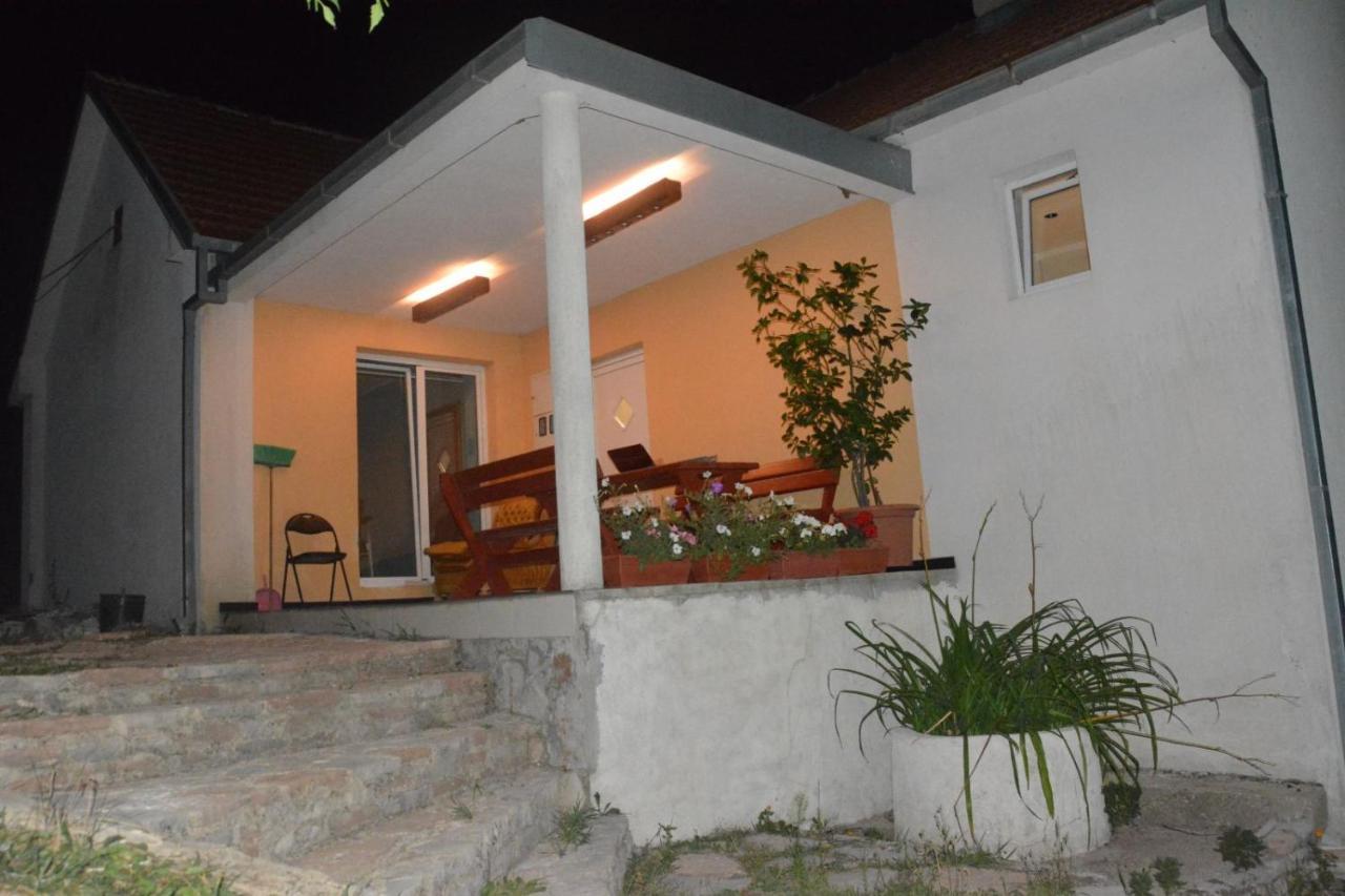 Gazdinstvo Tadic Guest House Niksic Exterior photo